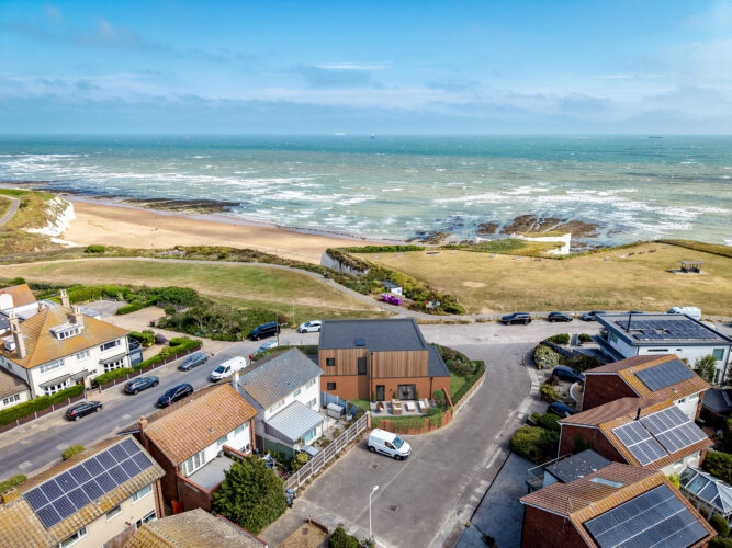 Photomontage / Drone Embed - image 1622301287 on https://archend.com
